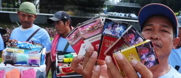 Larangan Jual Rokok di Deket Sekolah Dinilai Tak Adil bagi Pedagang Kecil