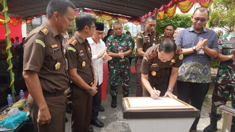 Kejari Gorontalo Tanda Tangan Kerja Sama BPJS Dengan Klinik Pratama Adhyaksa