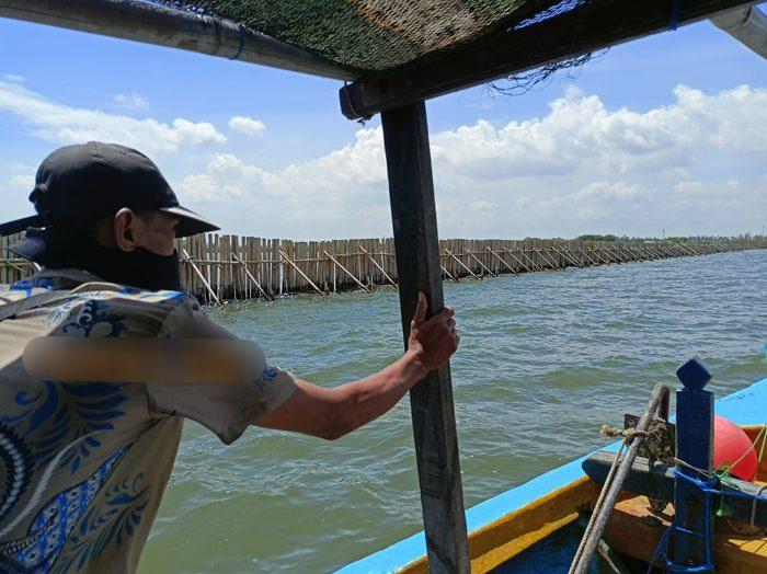 Nelayan Keluhkan Pagar Laut di Tangerang Masih Berdiri Kokoh