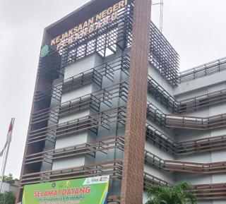 Diduga Karena MoU Dengan Pemko Pekanbaru, Kejari Enggan Tangani Laporan Korupsi Perawatan Halte 