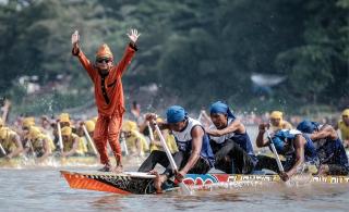 Mengenal Sejarah dan Tradisi Pacu Jalur Masyarakat Melayu Riau Yang Lagi Mendunia