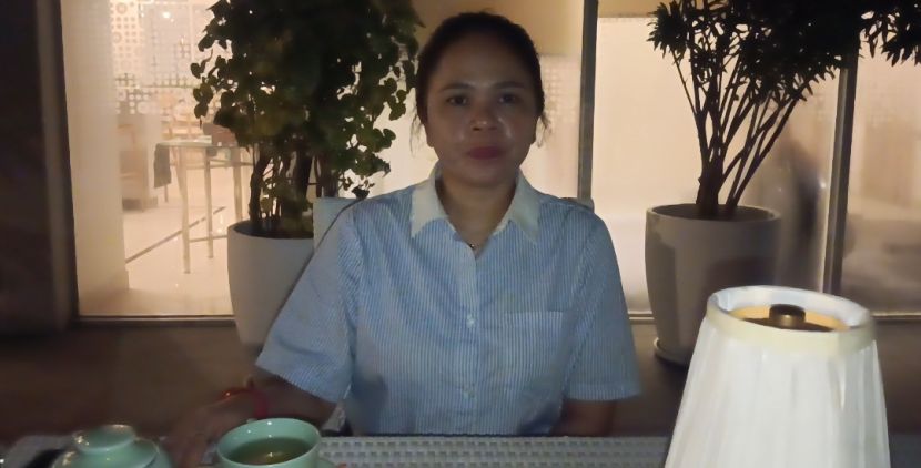 Wawancara khusus jurnalis Serojanews.com dengan Direktur PT Mitra Teknik Pertama, Debby di tepi kolam renang Hotel Harris Batam Centre.