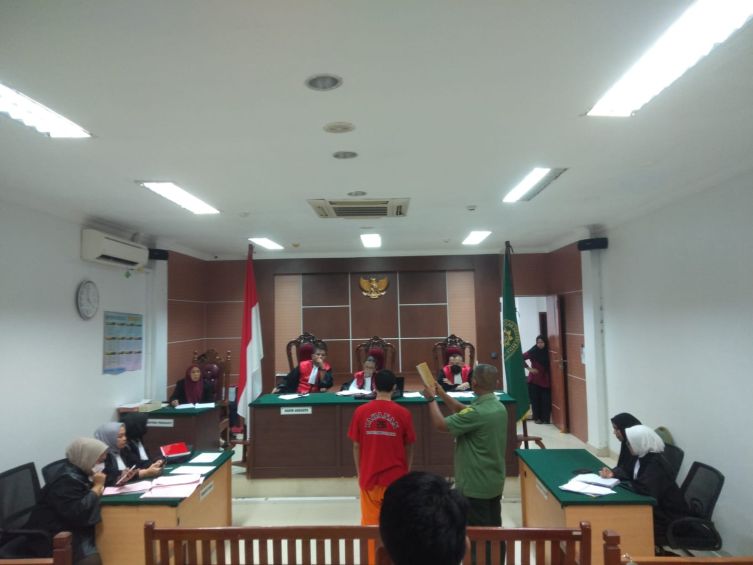 Saksi Zikra bin Jailani dimintai keterangan dalam sidang terdakwa Rika Amelia Karundeng di PN Batam.